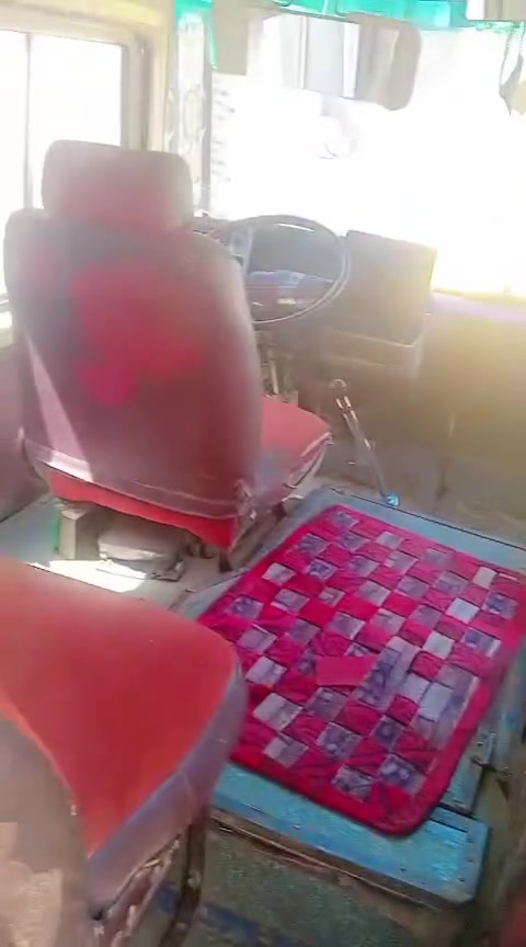 السلام عليكم كوستر عريض مكينه بطه كير عكسي تخم تاير حداديه سياره جاهزه مكانه سماوه ***********
