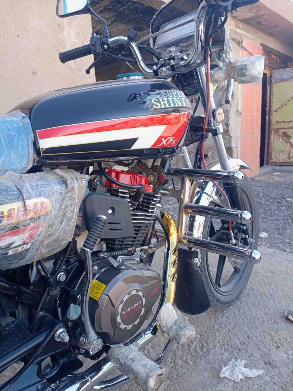 دراجه للبيع زيرو صار شهر من شديته الدراجه انضف من صوره ومابيه اي نقص وبيه كمرك أصولي مكاني الفلوجه 
السعر خاص
اتصل واتساب ***********
