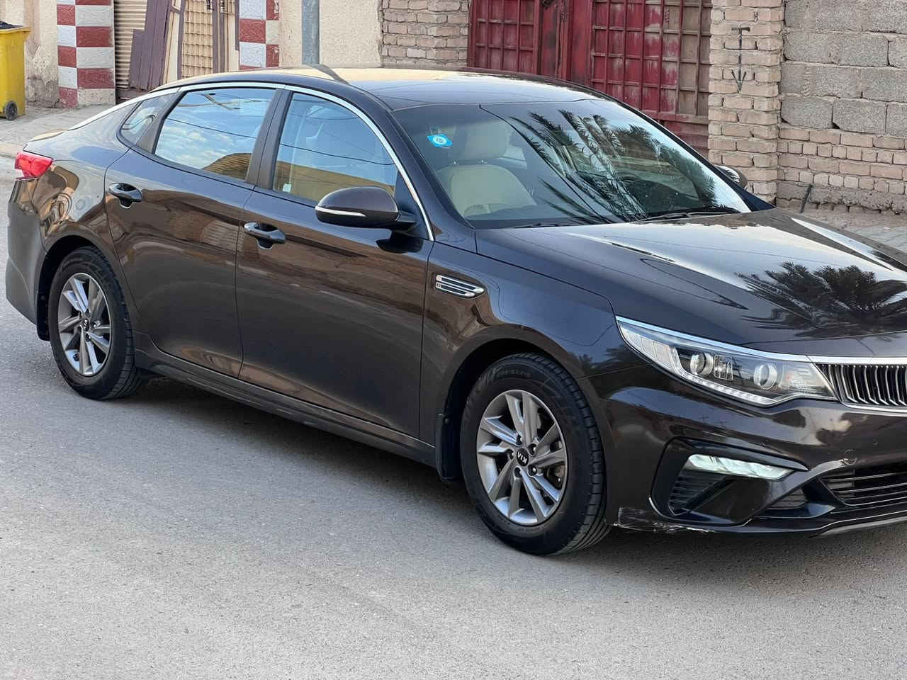 سلام عليكم سياره كيا اوبتيمه  خليجيه موديل ١٩ رقم واسط مشروع وطني ماشيه ١٢٥ محرك دوش ٢٠٠٠ السياره مكفوله كفاله عامه صبغ ضربه تبديل بارد   كير مكينه حداديه صدر تبريد تخم تاير  حساسات خلفيه اماميه سويجات ثنين دواخلها كارتون السياره السعر ١٧٥$ بيها مجال بسيط جدااا العنوان واسط للاستفسار والاتصال ***********☎️
