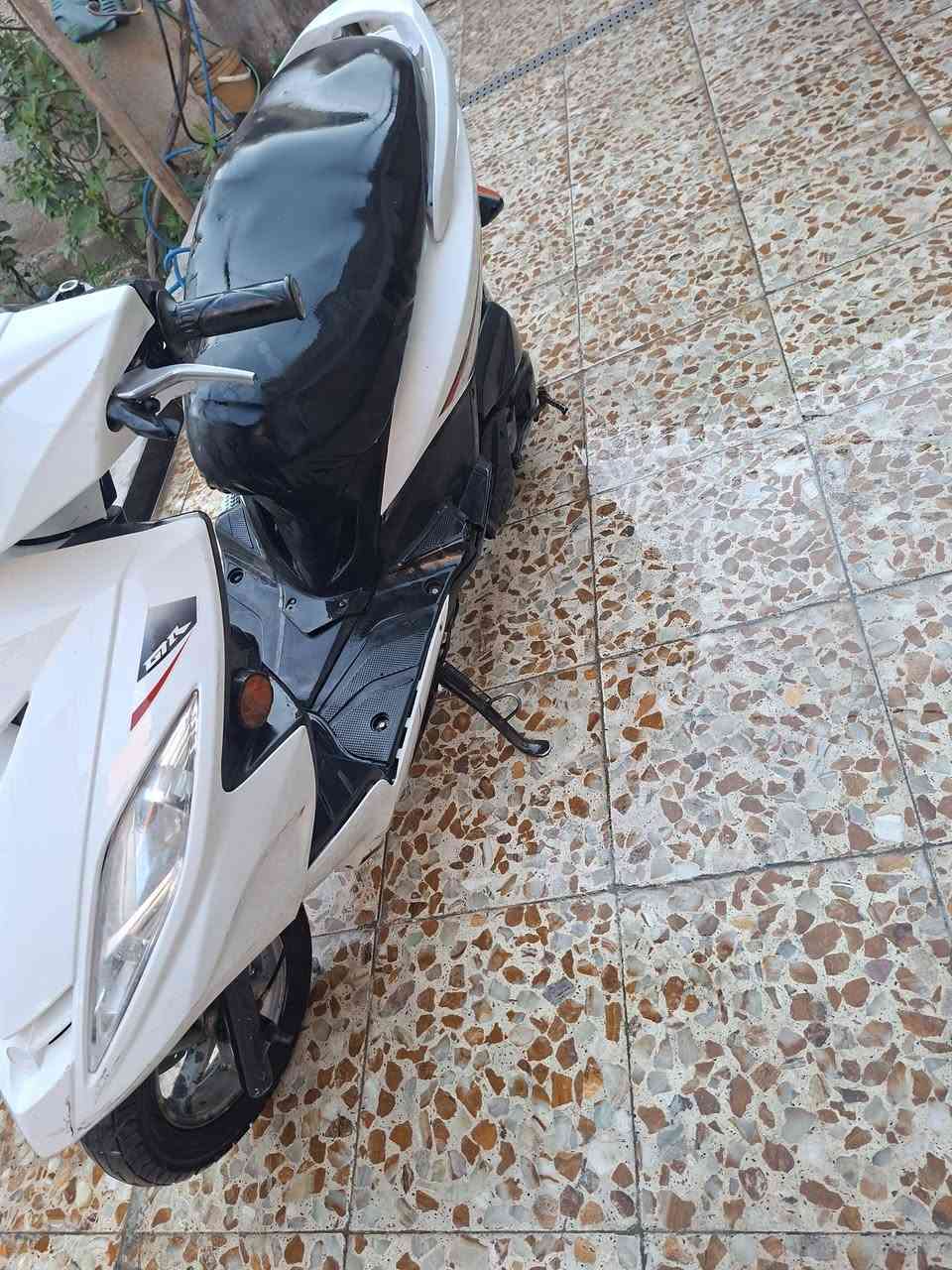 السلام عليكم دراجة جي تي ار للبيع محرك ناعم شلعة ومعدل سلف وهندر تشتغل نقصه شاشة وقفل جنط السعر ٥٥٠وبيه مجال بصيط مكان الحرية رقمي ***********,
