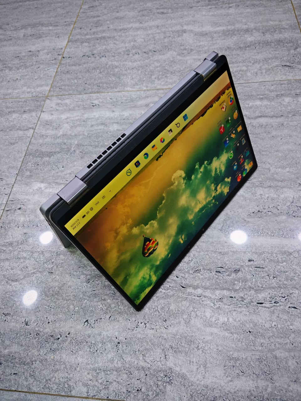 💻 الأداء الفخم والمتانة في جهاز واحد! Dell Latitude 7410 
​إذا كنت تبحث عن لابتوب يجمع بين القوة اللامتناهية والتصميم العملي الأنيق بسعر(500 الف) مكتب اليسر يقدّم لك العملاق Dell Latitude 7410 بنسخة راقية ومواصفات خارقة! 🚀
​الجهاز مثالي للمهندسين، الطلاب، المبرمجين، ورجال الأعمال الذين يبحثون عن سلاسة مطلقة في الأداء.
​🔍 المواصفات الفنية:
​المعالج: Core i7 (جيل عاشر 10th Gen) - أداء قوي وسريع جداً في معالجة البيانات.
​الذاكرة العشوائية (RAM): سعة 32GB DDR4.. انسى التعليق تماماً وافتح مئات النوافذ في وقت واحد!
​التخزين: 256GB SSD فائق السرعة لإقلاع النظام وتشغيل البرامج بلمح البصر.
​الشاشة: بحجم 14 بوصة بدقة عالية، تدعم اللمس وتتحول 360 درجة (قلاب) لتستمتع بجهاز لابتوب وتابلت في نفس الوقت!
​كرت الشاشة: داخلي Intel UHD يقرأ حتى 16GB (مشاركة مع الرام العملاق) لتشغيل البرامج اليومية والمكتبية بكفاءة عالية.
​النظافة: بحالة ممتازة جداً 97% كأنه جديد تماماً! ✨
​🛍️ للحجز أو الاستفسار: 
​تواصل معنا مباشرة عبر:
​📥 رسائل الصفحة
​📞 واتساب: ***********
​📍 موقعنا:
​بغداد - شارع الصناعة - مجمع الرياش - مكتب اليسر لأجهزة الحاسوب �
​( #Dell #Latitude #مكتب_اليسر #لابتوبات #بغداد_شارع_الصناعة)
