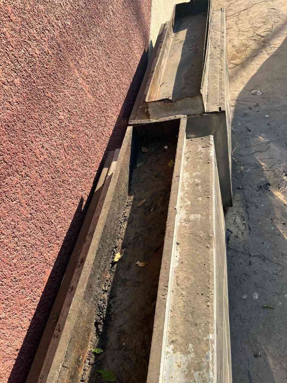 ٱلْسَلآمّ عَلْيّكَمُ وَرَحَمُةٌ ٱلّلـه  مناقل عدد اثنين مال اجنحه او دجاج وحده عرضه 150 متر ونص وحده عرضه 120 متر وعشري وموجود فديو بل منشور مكاني الدوره حي الصحه*********** 
السعر الجبيره 300 الف وصغيره 250 الف
