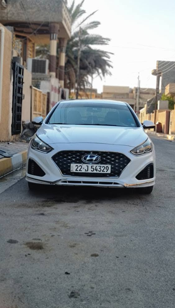 السلام عليكم سوناتا ٢٠١٨ سبورت فول مواصفات وارد امريكي حادث خلفي قبق جنطة بدون دواخل وقطعتين رش الجاملغ الخلفي والبنيد كير مكينة مكفولات تخم تاير 
مواصفات كشن جلد كشن كهرباء مري
شفط فتحه سقف شاشه كبيره كامره
حساسات تكم ستيرن جهتين بك لايت لد
ستيرن تي رياضي شفتات ستيرن تدفئه
بل كشنات بصمه تشغيل بصمه ابواب
محرك 2400 دبل صالصنه عداد رياضي
وبعد بيه مواصفات 
السعر 123وبيها مجال.
*********** بغداد, العراق

