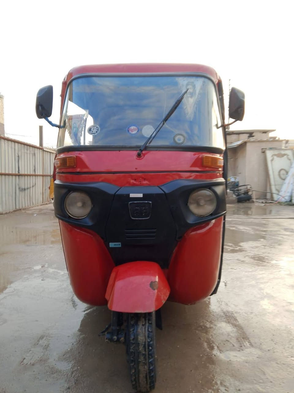 سلام عليكم تكتك للبيع موديل 18 شهر 12 اوراق اصوليه 7 مال عيشه السعر 3600 مكان بغداد العييدي حي الرئاسه رقم ***********
