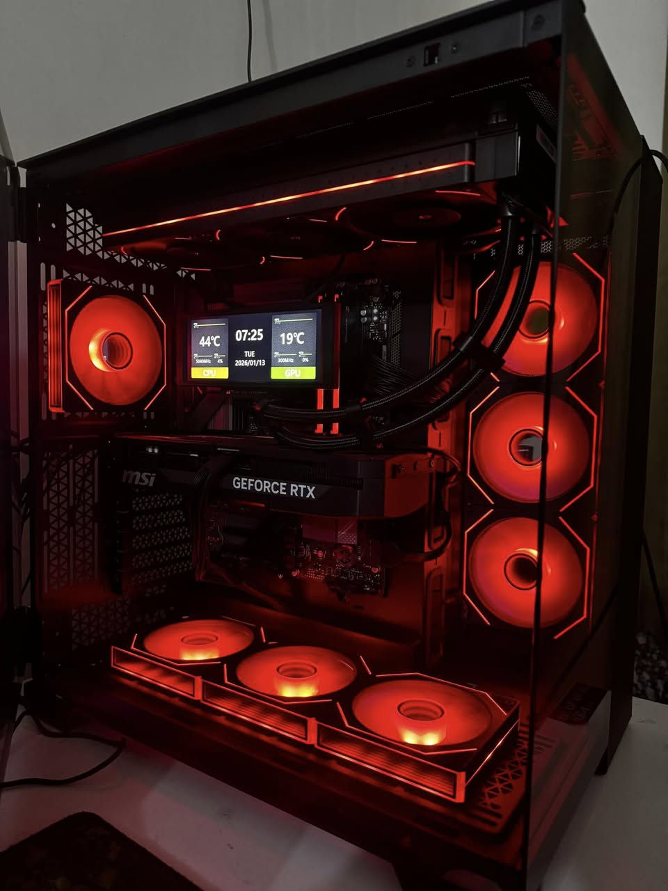 🗓️٢٠٢٥/١٢/٢٢
📦 PC Build ##979275
•⁠  ⁠Processor: AMD Ryzen™️ 7 7800X3D Desktop Processor Try | SKU: 107945
•⁠  ⁠Motherboard: Gigabyte X870 EAGLE WIFI7 | SKU: 108962
•⁠  ⁠Graphics Card: MSI RTX 5070 Ti SHADOW 3X OC - 16GB | SKU: 110176
•⁠  ⁠Memory: G.SKILL Ripjaws S5 DDR5 32GB (2x16GB) 6000MHz CL36,XMP & EXPO - Black | SKU: 110012
•⁠  ⁠Storage A: Lexar NM1090 1Tb M.2 NVME, 12000Mb/s, PCIe 5.0 | SKU: 110014
•⁠  ⁠Power Supply: Thermalright SP850 850W 80+ Platinum Power Supply, Black | SKU: 109922
•⁠  ⁠Cooling System: Thermalright Trofeo Vision 360 Liquid - Black | SKU: 109549
•⁠  ⁠Case: Corsair ATX 6500X Tempered Glass - Black | SKU: 109716
•⁠  ⁠Operating System : Windows 11 Pro Original License Key | SKU: 107819

 هاي المواصفات قيم باليرضي بي الله 
اخذتها نهاية شهر ال١٢ 

بعدها جديدة 
***********
