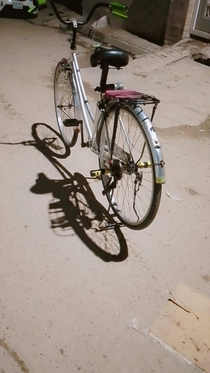 سلام عليكم
بايسكل للبيع نضيف حيل ومايعوزه اي شيء 
حجم 26 
السعر 60بيه مجال حك جيتك 
العنوان حي الانتصار قرب الكرم مول 
الرقم ***********
