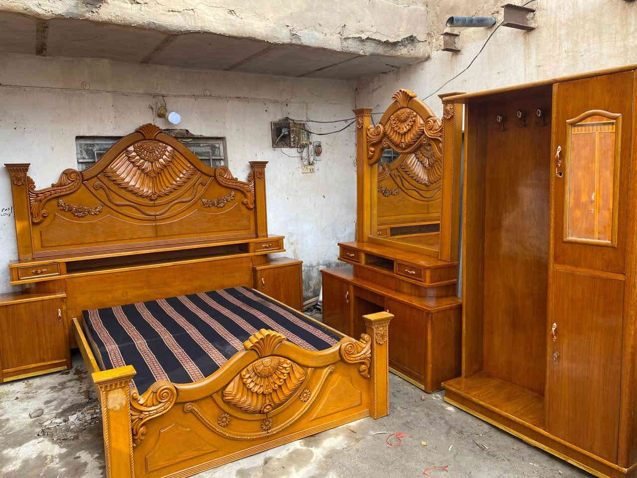 غرفه خشب تسكام صاج عراقي 6باب الغرفه اي ضرر مابيها جديده مصبوغه وملمعه وجاهزه اخر حبايه سعرها مناسب تعال خاص وبيك خير وتدلل ***********مكاني بالقاسم
