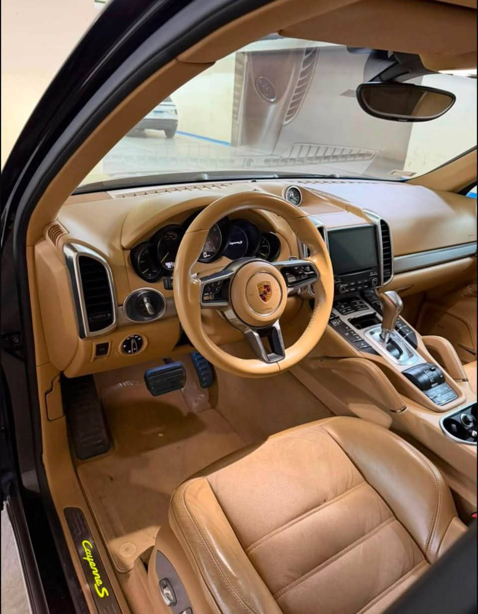 2017 Porsche Cayenne S
98500 km
3.6L Twin-Turbo V6 Engine producing 420 HP and 550 Nm of torque, 8-Speed Tiptronic S Automatic Transmission, All-Wheel Drive (AWD), Premium Leather Interior, Panoramic Sunroof, Navigation System, Power Tailgate, Front & Rear Parking Sensors, Rear Camera, Xenon/LED Headlights, and Sport Driving Modes.

📲 01120870709 مركز السادات, المنوفية


**إذا كنت صاحب هذا الإعلان وتريد حذفه لأي سبب، رجاءا أرسل رسالة إلى الدعم الفني**