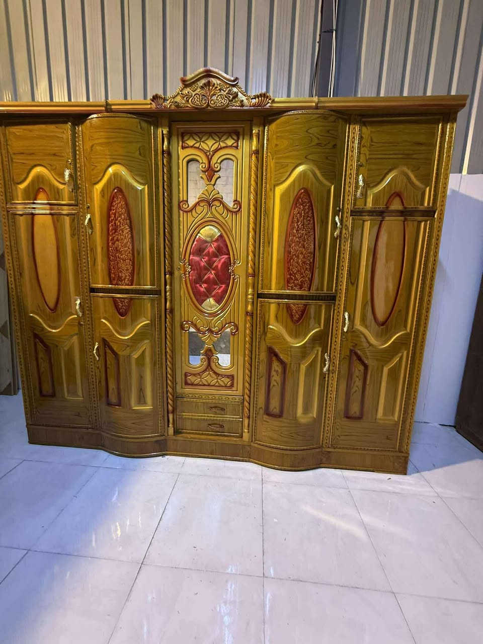 غرفه ام مسرح شغل وصط
السعر ٩٥٠ بيهة مجال *********** 🌸🌸نقل وشد بغداد مجاني محافظات بكروة 
خمس بواب شغل وصط
٧ قطع
شزون هدي
غرفه كيوت حلوه نضافه فول تخبل
