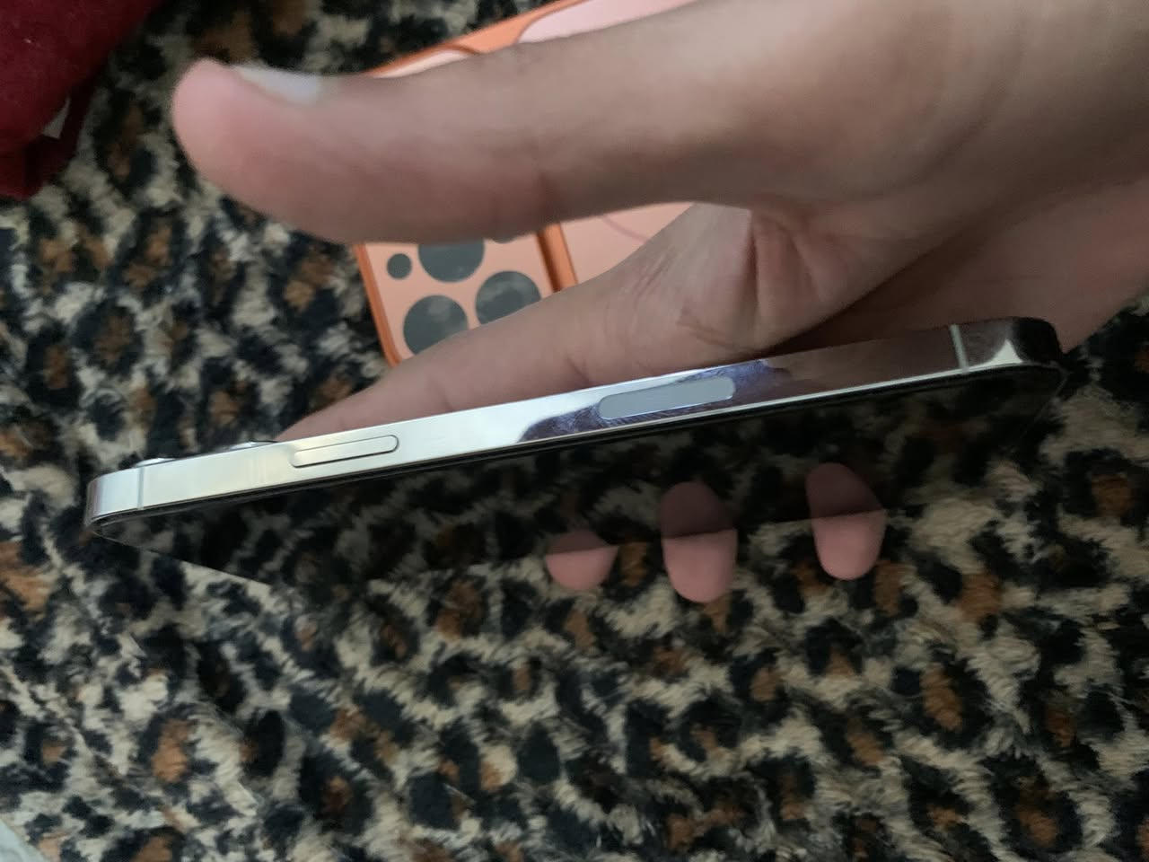 سلام عليكم ايفون 13 برو ماكس ذاكره 256 بطاريه 92 مرفوعه ع ايدي جهاز خدش مابي نظافه وانساه ب لشحن استعمال شخصي كله وتر تفحص وين متريد 

مكاني بابل قضاء القاسم عليه السلام 
السعر 700 

رقم الهاتف ***********
