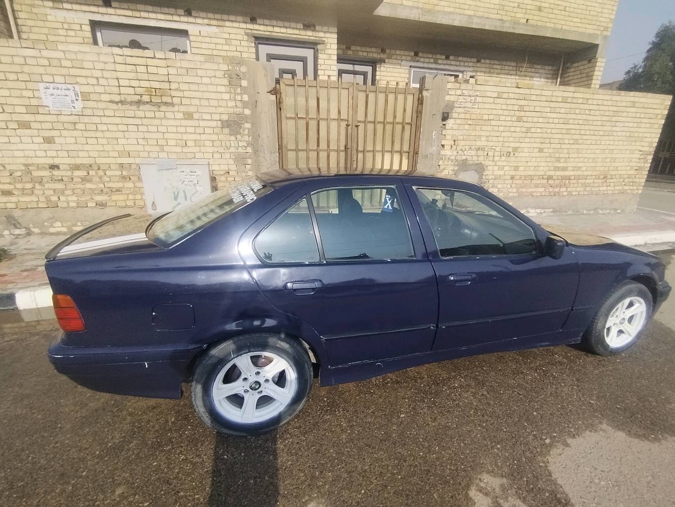 سياره Bmwقصر 336E موديل 91سنويه لل30اي نقص مابيه اترايك وين متريد السعر خاص ***********