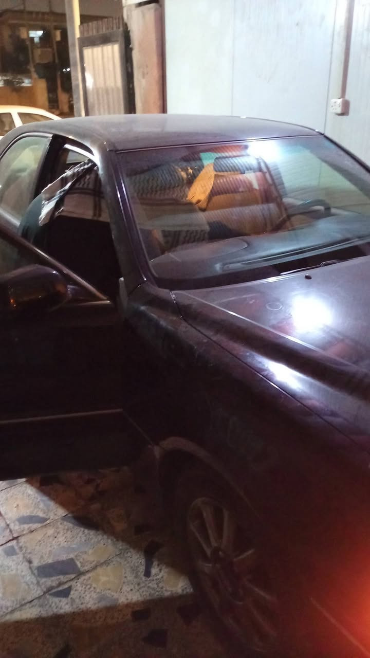 سيارة جنون موديل 2001.. محرك دي فور صغير..اللون اسود...4 دكم...بيها سنوية شمالية باسم راعيها...كرستال اصل...رقم التلفون *********** ورقم تلفون *********** به واتس آب...
