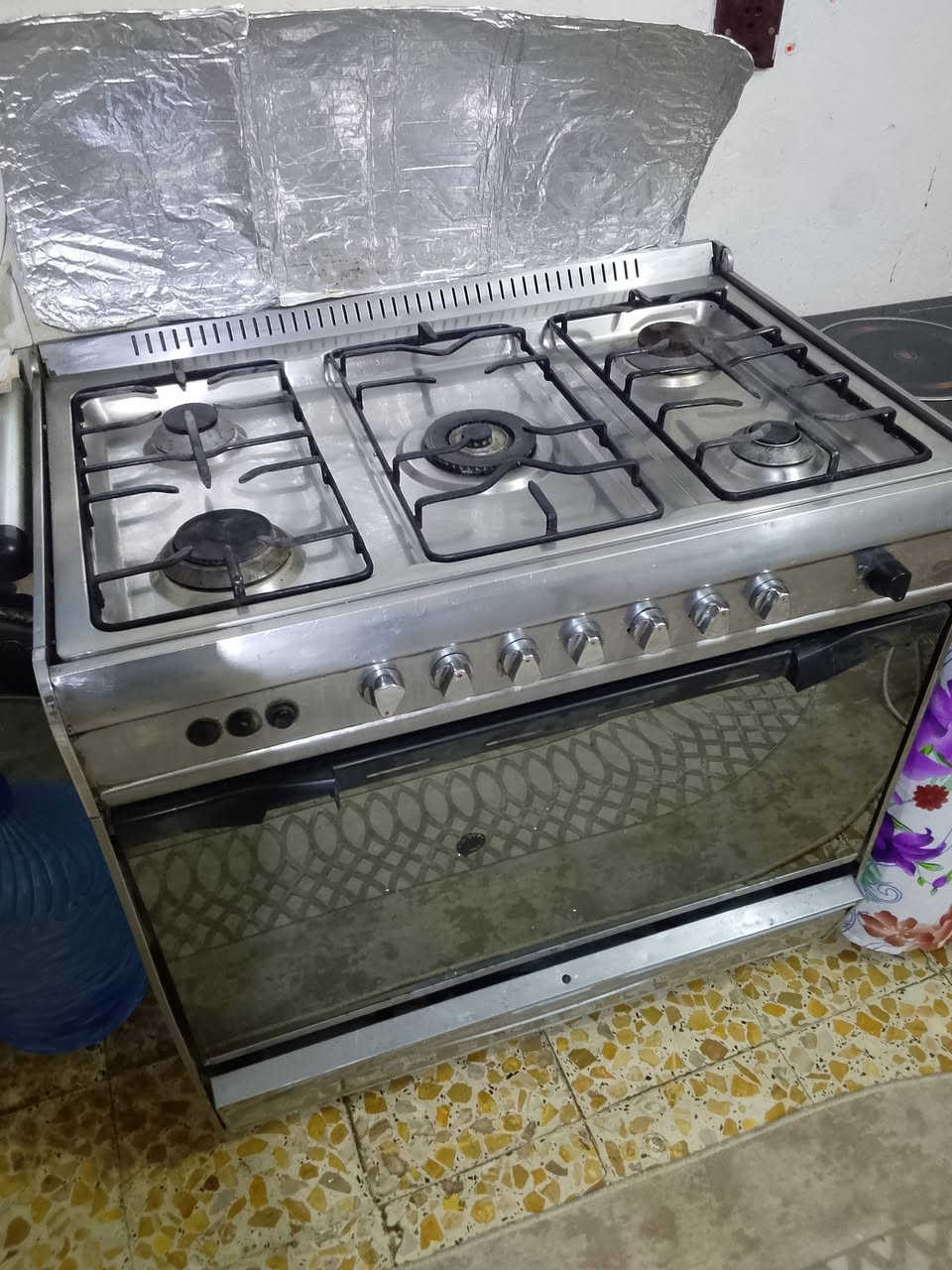 السلام عليكم طباخ للبيع عوزه ترتيب السعر 100الف عنوان كوت حي الحكيم هاتف ***********
