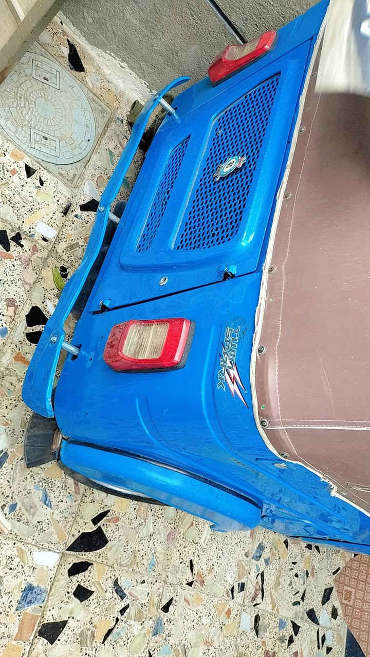 سلام عليكم   بيع تكتوك            بغداد مدينه صدر  حي كوفه        سعر 9.250            رقم ***********
