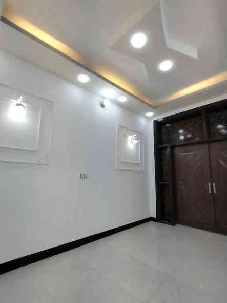 100 مربعه البيع بيه غرفتين خريطة كامله حوله كلش ويبعد البيت عن شارع العام 100 متر شرط  البيت على شارع المطار مقابيل ملحق القريه ماء وكهرباء واتبليط الحد باب بيت طابو زرعي سند 25 بناء طابوك جمهوري صب كونكريت سيراميك بورسلين صطح مطبك شتيكر وسعره جداا مناسب تفضل خاص وبيك خير ودلال أو اتصال على رقم تالي *********** أو تساب احجز بيتك
