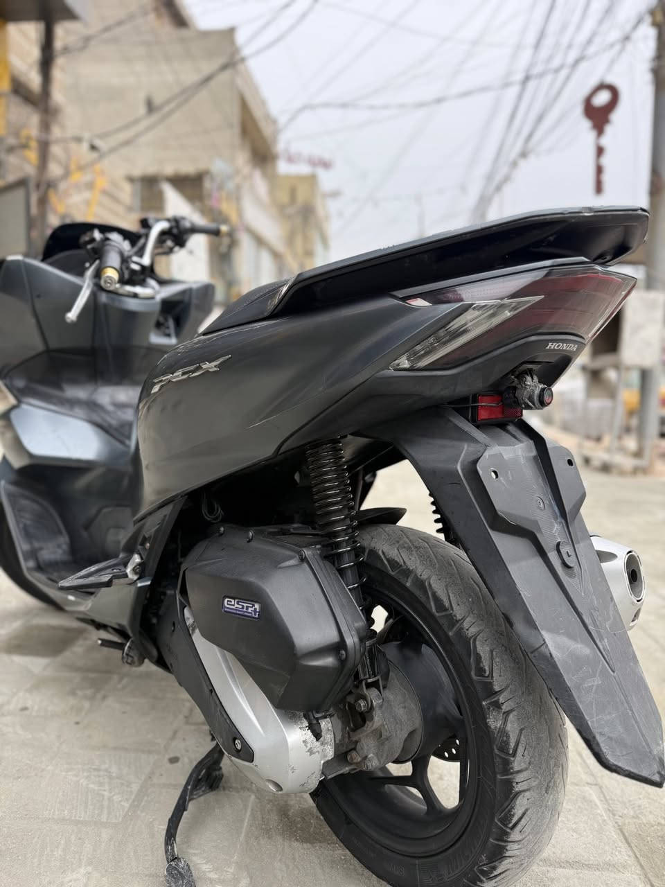 pcx جيل الرابع للبيع 
كفاله عامه صار شهرين نازله من الرمبه 
مكاني الامين الثانيه شارع النواب 
***********
سعر اب 15$

