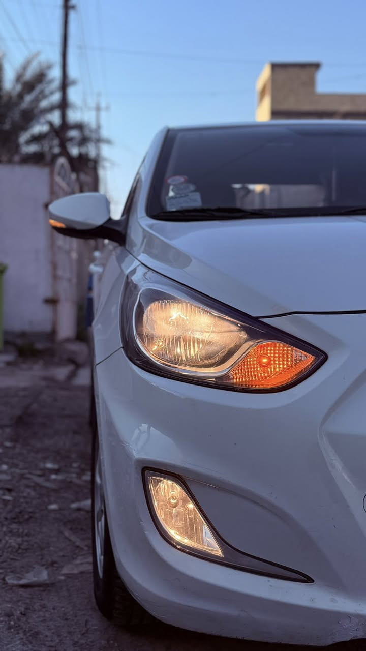 اكسنت خليجي ٢٠١٣ الشركه العامه مكفوله من الصبغ والضربه
محرك دوش ١٦٠٠ سياره نظيفه وجديده  صدر وتخم تاير وتبريد السياره ماشيه ١٠٧ حقيقي دك جرص ١٢٠ 
السعر ١٠٨ بيها مجال بسيط
رقمها بغداد بسمي في حي الاعلام
***********
