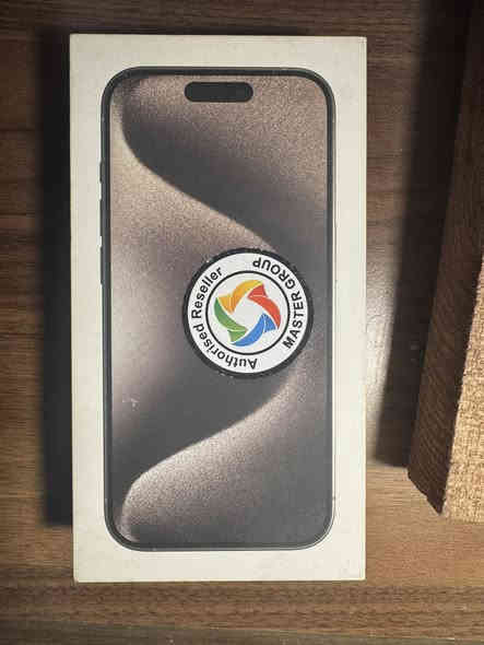 السلام عليكم .. ايفون 15 برو ، لون تيتانيوم ، الجهاز نظيف جداً ومكفول وماداخل تصليح نهائيًا ولا مفتوح ولا بي اي شي ولا اي ضرر .. الجهاز مكفول حتى من الزلغ او الشخط .. نظيف جداً وبحالة الجديد .. بطارية ٨٩ .. ضمان ماستر .. نموذج M .. مع الكارتونة .. ولزگة برايڤت اصلية مع عدة كڤرات ..

السعر ٩٥٠ الف وبي مجال 
مكاني بغداد حي العدل
للاستفسار عالرقم *********** ومتوفر واتساب او هاتف
