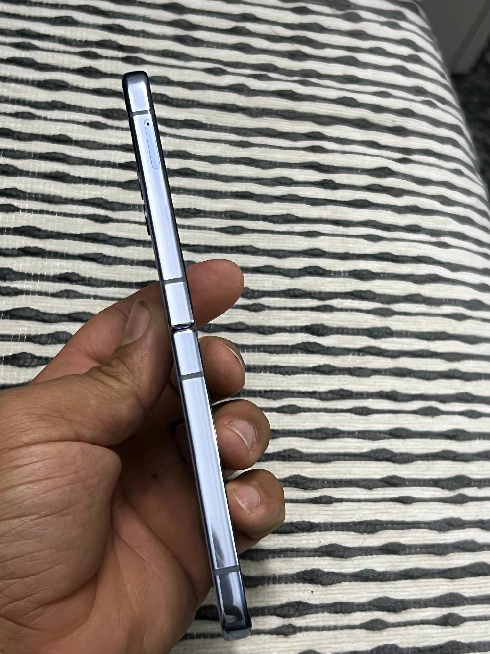 سامسونك فليب ٤ ذاكرة ١٢٨ و رام ٨ جهاز نظيف جدا واستخدام بيت بدون ملحقات فقط الجهاز
  
السعر ٢٧٥ الف وبي مجال للشراي 

مكاني بغداد حي العامل