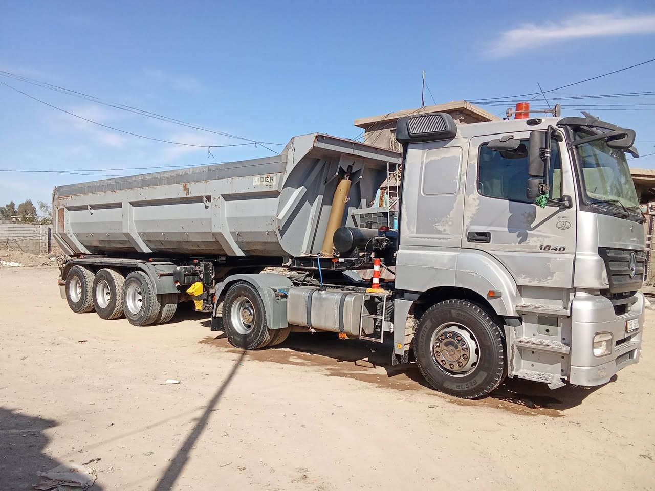 السلام عليكم
للبيع اكسور موديل 2005 حجم 1840سنويه جديد باسمي لحد 31 مربوطه 3 لوحات مكينه لاصرف لا بخار كير عادي اكسل شرط تخم تاير راس او عربانه 
عربانه بابان جديده ذرعه 23متر دناكير 14 اثنين سبرنك او واحد تعليك سياره كامله 
الاستفسار عن 
 ***********
***********
