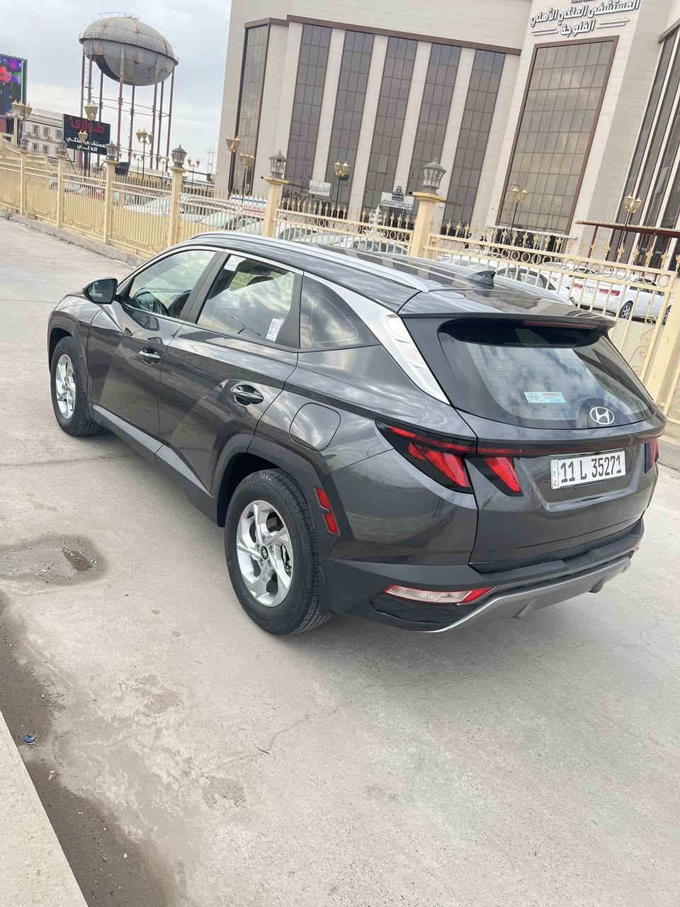 السلام عليكم توسان وارد امريكي  موديل 2023رقم بغداد تحويل ثاني يوم مكينه 2500 ستندر شركه كير شركه صدر شركه سياره بعده اخت الزيرو ماشيه 24 الف كيلو  تخم تاير تبريد ثلج بيها ضرر امريكا ثلاث قطع جاملغ وبنيد مع قبق صندوك بدون دواخل يعني صبغ فقط ثلاث قطع مواصفات معروفه رادار مري رادار امامي كامره دواره محيطيه  هندبريك بصمه. اتو هولد فول تحكم استيرن شاشه اعطال شاشه دشبول تحديد مسار السعر مناسب  175 بيها مجال بسيط للشراي هذا رقمي بيع فقط ***********
