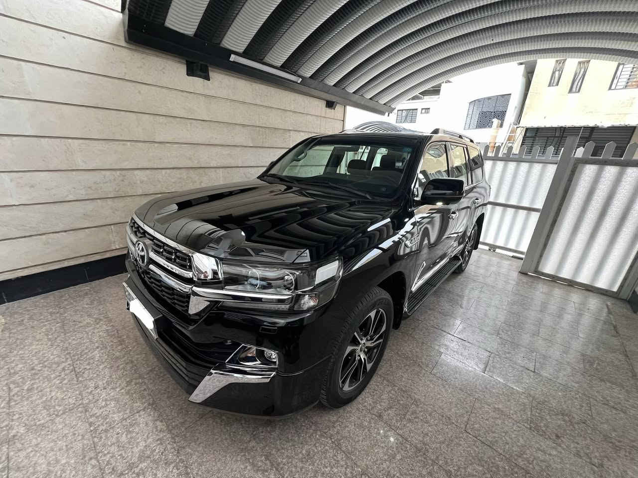 من رخصة الادمن
لاندكروزر 2021 وارد خليجي بحرينيه
وجناي لاندكروز يعرف البحريني
السيارة جديده بمعنى الكلمه مكفوله من كلشي شرط مجودره ومحطوطه بل كراج
فول مواصفات 1/1
السيارة 4 كامرات و حساس امامي خلفي
مكفوله كفاله عامه من كلشي 
لون اسود 
ماشيه 35 الف حقيقي شرط الفحص تايرات الشركه بعدهن بيها جدد السياره على ايدي من اشتريتها
رقم بغداد انكليزي الجديد 
السياره بأسمي وتحويل ثاني يوم
محرك 6 سلندر 4000 
السياره بوضع الزيرو 
مكان السياره بغداد اليرموك
السعر 600 وبيها مجال
للاستفسار ***********
***********
