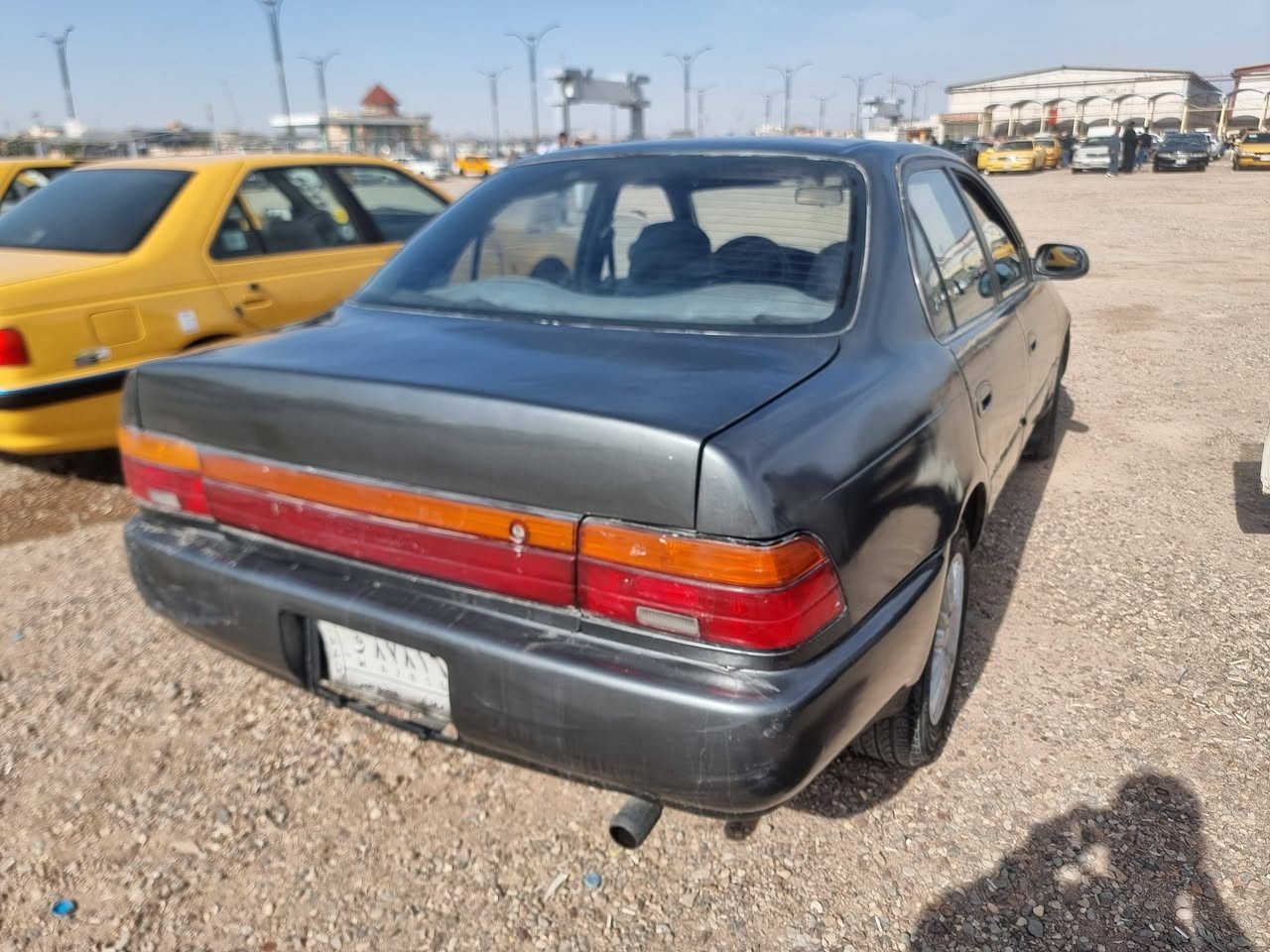 السلام عليكم
سيارة كورولا موديل 1992  للبيع 
السيارة مصبوغة عام قبل شهرين بدون حادث تجديد صبغ فقط 
كير و محرك شغالات و التبريد سستم كامل فقط ضعف في الكومبريسر 
السعر المطلوب 43 ورقة 
للتواصل الرجاء الاتصال على رقم الهاتف فقط 
***********
