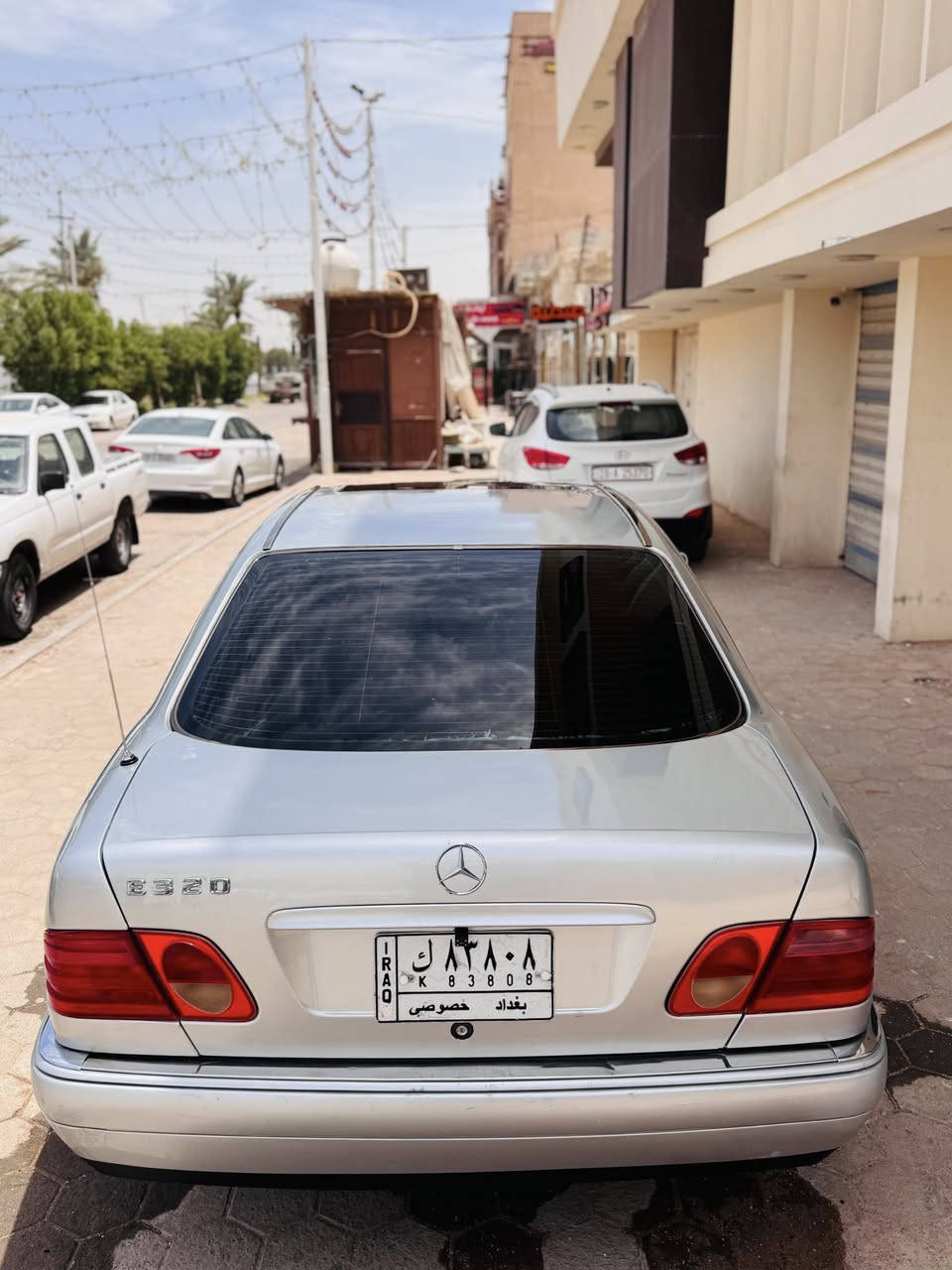 السلام عليكم 
مرسيدسE320 ام عيونV6
السعر 75 
موديل1996
السياره حلوه او جاهزه ربع متخسر عليه
كهربائيات كله شغاله
تبريد ثلج ❄️ 
حداديه جديده
كير مكينه شرط
غرفه بلاديه جديده
تخم تاير جديد 
باتري جديد
رقم بغداد بأسمي
عنوان /النجف الأشرف 
رقم الهاتف/***********
