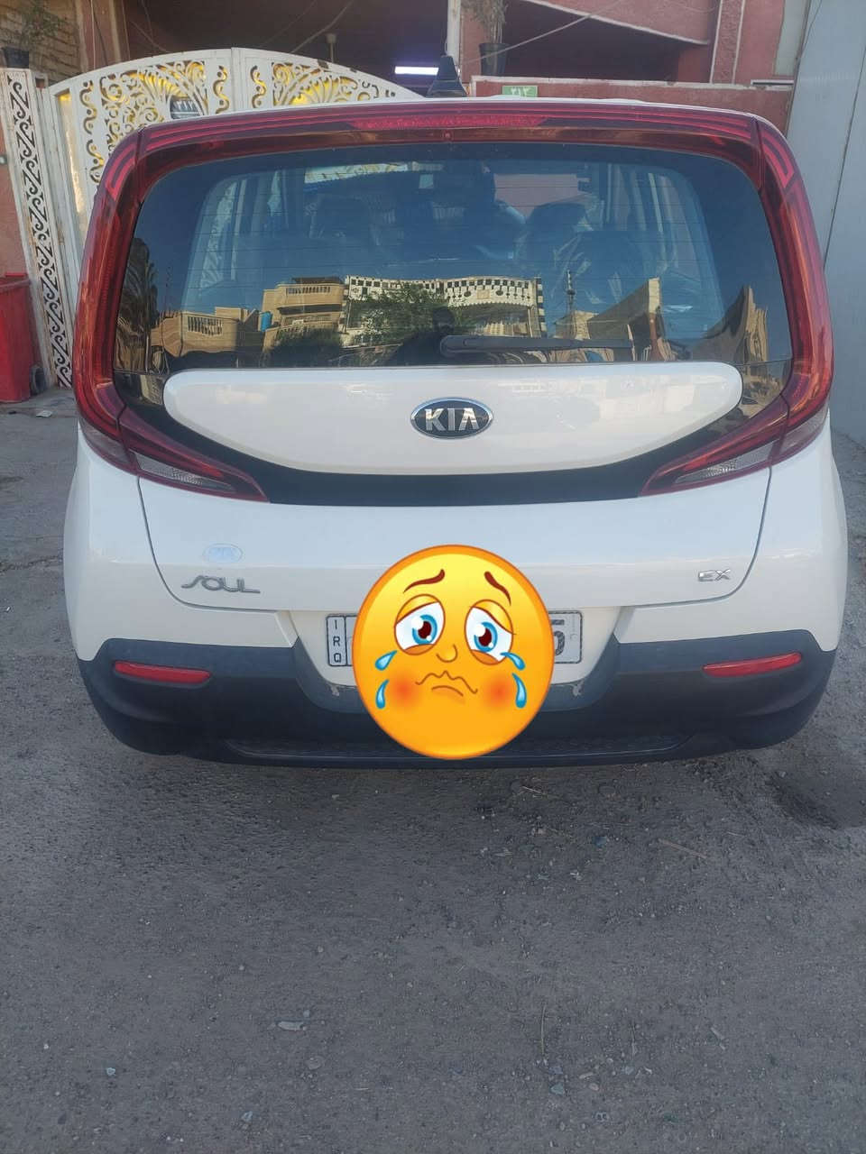السلام عليكم كيا صول موديل 20 محرك 2000 دوش صور الحادث والسونار وكل التفاصيل مرفقه بالصور سعر السياره 122 وبيه مجال قليل مكان السياره الحسينيه مال الراشديه رقم بغداد تحويل مباشر  رقم التليفون ***********
