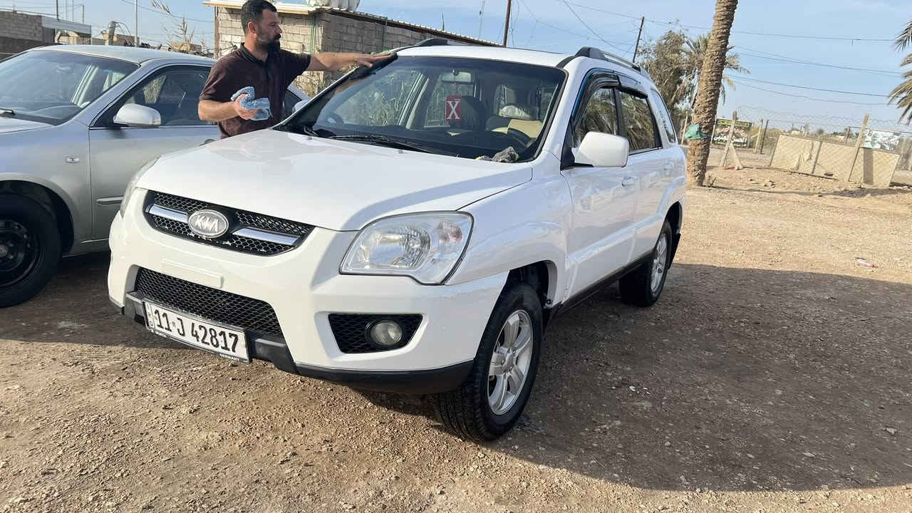 السلام عليكم
سياره سبورتج البيع مديل ٢٠١٠ كفاله ماشيه ٨٥
سياره جاهزه من كلشي 
فول موصفات خليجي 

تخم تاير مكينه كير حداديه كله جديد 
فتحت سقف 
سعر سياره ١٣٥
مكان سياره الدوانيه 
***********
