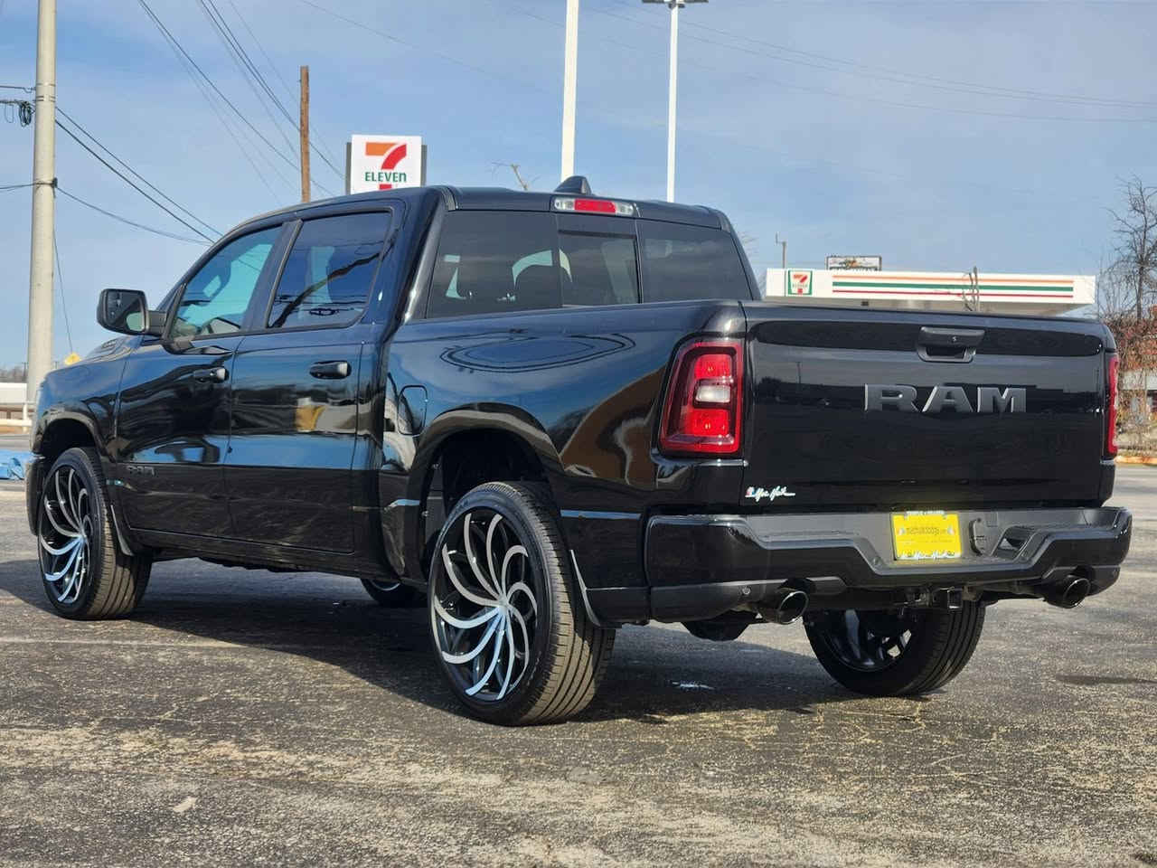 البيع بسعر البنك المركزي ..
🇺🇸2026 RAM 1500 EXPRESS
🇺🇸كلين تايتل 
🇺🇸موقع السيارة ولاية تكساس 
🇺🇸مدة الوصول 50يوم 
🇺🇸محرك Hurricane I6 (سعة 3.0 لتر ثنائي التيربو): بقوة 420 حصان، وعزم دوران 636 نيوتن/متر.
🇺🇸بلوتوث®
بدء التشغيل عن بعد
أندرويد أوتو
نظام Apple CarPlay
الدخول بدون مفتاح
نظام تشغيل بدون مفتاح
مساعد الفرامل الطارئة
تحذير مغادرة المسار
نظام المساعدة على البقاء في المسار
نظام مراقبة النقطة العمياء
تحذير من الاصطدام الأمامي
كاميرا الرؤية الخلفية
راديو الأقمار الصناعية
العجلات: 20 بوصة × 9.0 بوصة
السعر(38.000)$مع الرقم التواصل عبر خاص الصفحة الرئيسية
https://www.facebook.com/share/1JRyZw2mKY/?mibextid=wwXIfr


**إذا كنت صاحب هذا الإعلان وتريد حذفه لأي سبب، رجاءا أرسل رسالة إلى الدعم الفني**