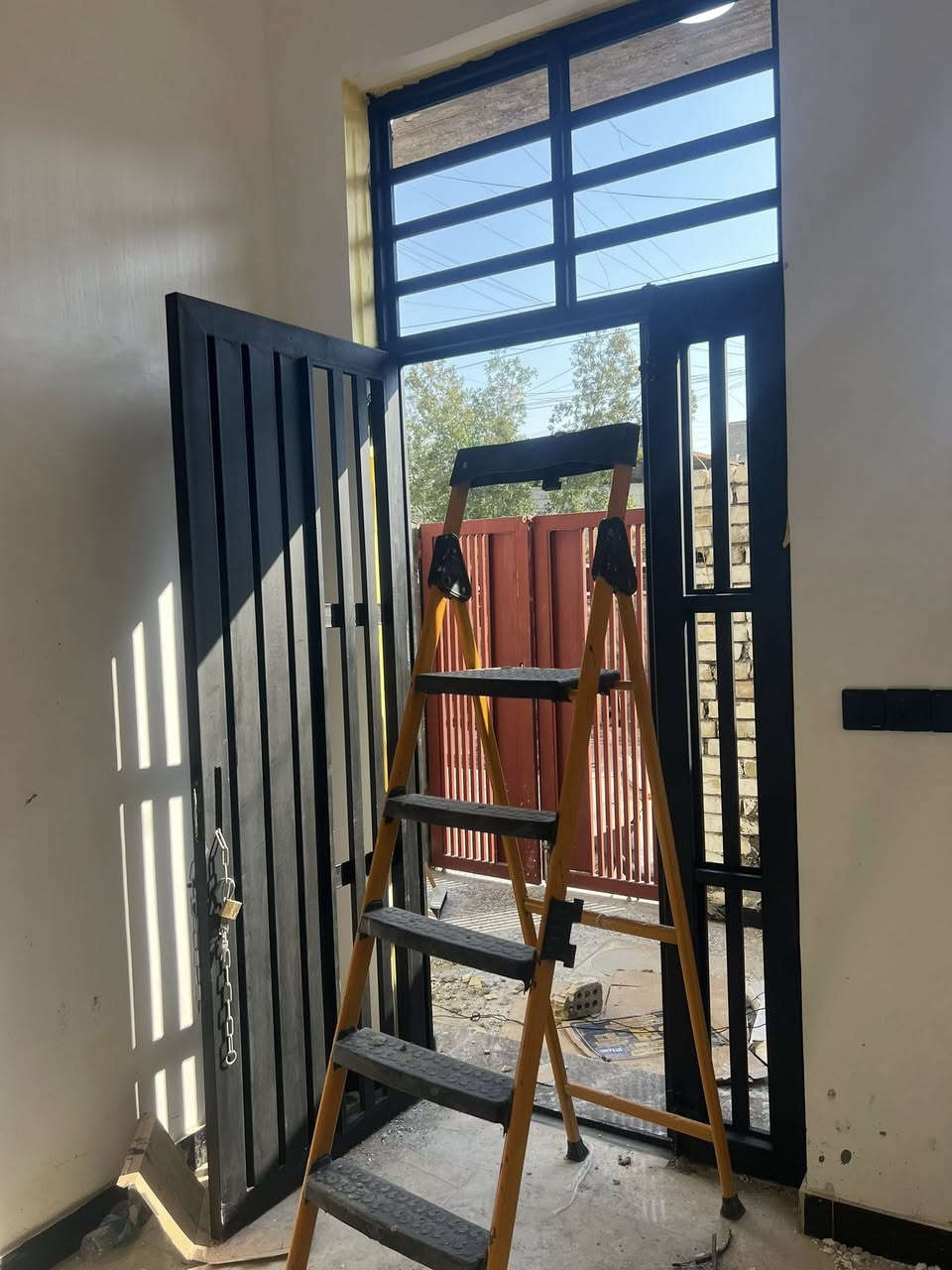 سلام عليكم صباغ متفرغ اطلع جميع المحافظات اسعار مناسبه جدن المهندسين تفضلو يوميه قطعيه اطلع رقم *********** رقمي واتساب ***********
