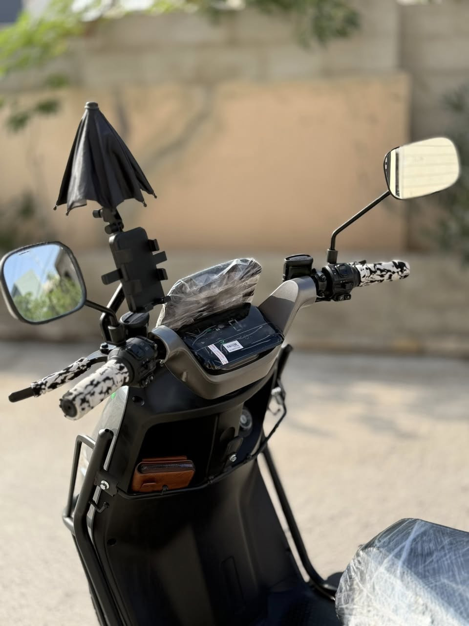 ماطور شحن saw
6 بطاريات 
مثبت سرعه +3 سرعات والسرعه الحقيقيه 80 
بريكات زيتي + دبل إشاره + نضام R
الماطور غراضه متوفره وعملي سعرو 750 قفل والعنوان موصل شراي خابر ***********
