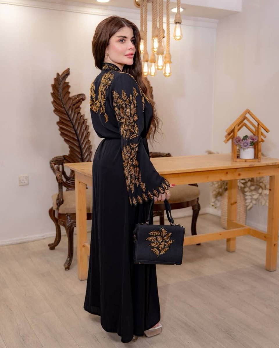 💫 عباءة خليجية من 5 قطع 💫
العباءة+ بنطلون + شال+ حزام + حقيبة👛 
🎨🎨 الألوان :- حسب الصور 
💰💰💰السعر = 35 ألف دينار فقط
💫 للحجز والاستفسار التواصل على الخاص


**إذا كنت صاحب هذا الإعلان وتريد حذفه لأي سبب، رجاءا أرسل رسالة إلى الدعم الفني**