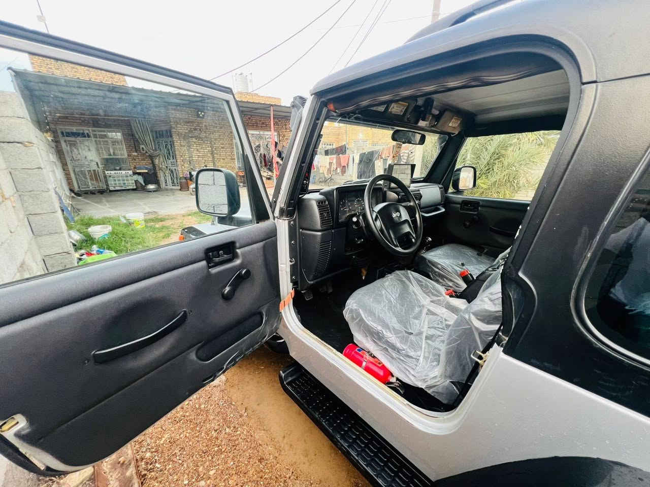 سلام عليكم سياره جبليه للبيع جيب رانجلر الموديل( 2006 ) 6 سلندر  سياره كير عادي 
الستفسار رقم ***********
