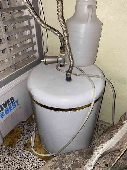 ئەم ٣میزە خۆم بەرادانم داوە زۆر تووندوو بەندە لەگەڵ ئەم کورسیە و بۆیلەرە کە نوێیە و بەکار نەهاتووە موشتەری تەلەڤون بۆ ئەم ژمارە بکە ***********. ناو نیشان هەولیر کەسنەزان
