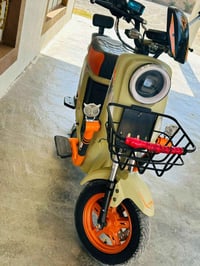 موطور شحن • ٥ بطاريات • ١٦ أمبير