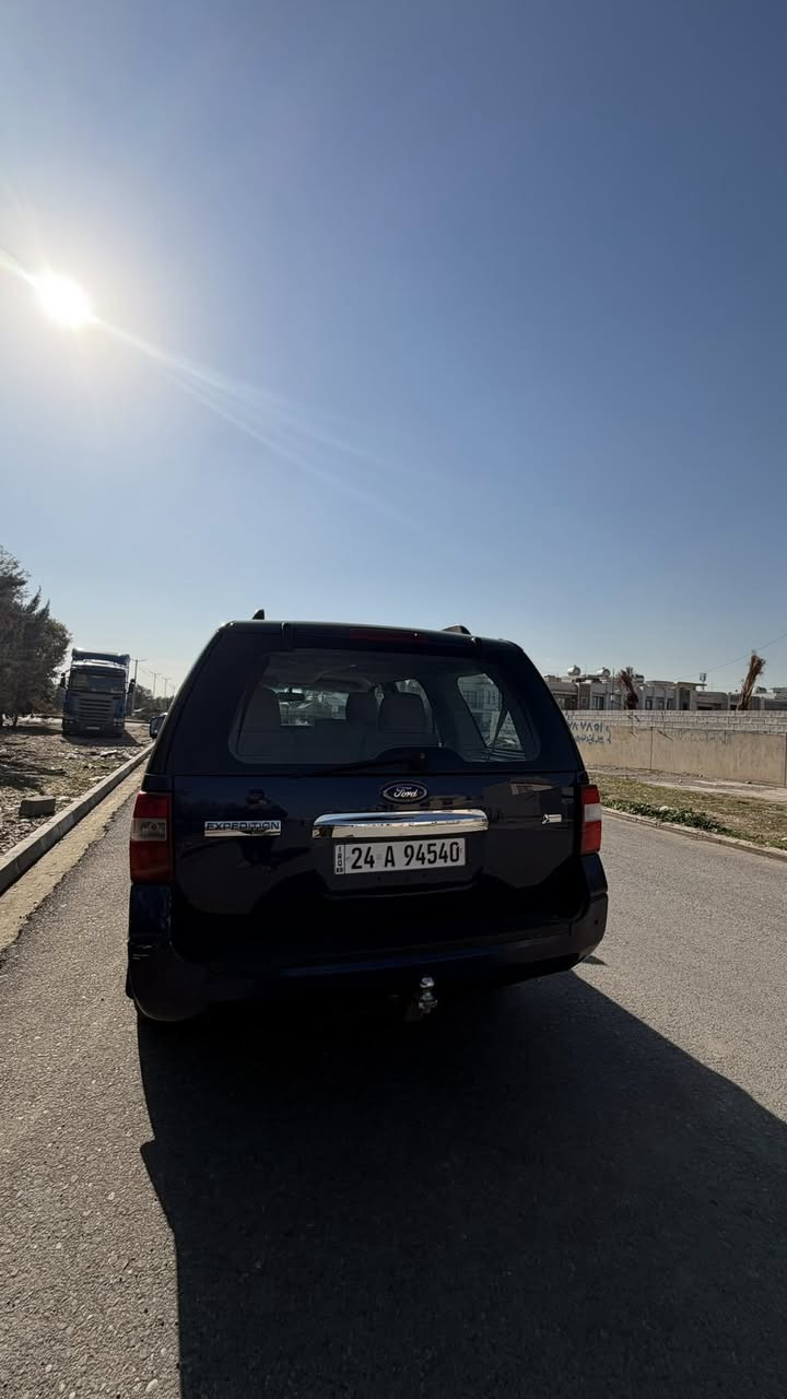 فورد اكسبديشن موديل 2010 فول عدا سقف
كشنات كهربائيه تبريد ثلاث قطع 
سنويه هزه جديده كامله 

بيها بارد فوق قبغ بانزين وشارب بنيد ومربع صغير عكس جهة قبغ بانزين 

سياره مرتبه عليها بساتن خليجيه V8 شرط تخلي نفط مدك دوانز 
موديل البتره مو طويله 👍🏻👍🏻👍🏻

مكان سياره اربيل وسعرها 125 ورقه شرط تحويل وكاله كامل 👍🏻👍🏻

***********
***********

