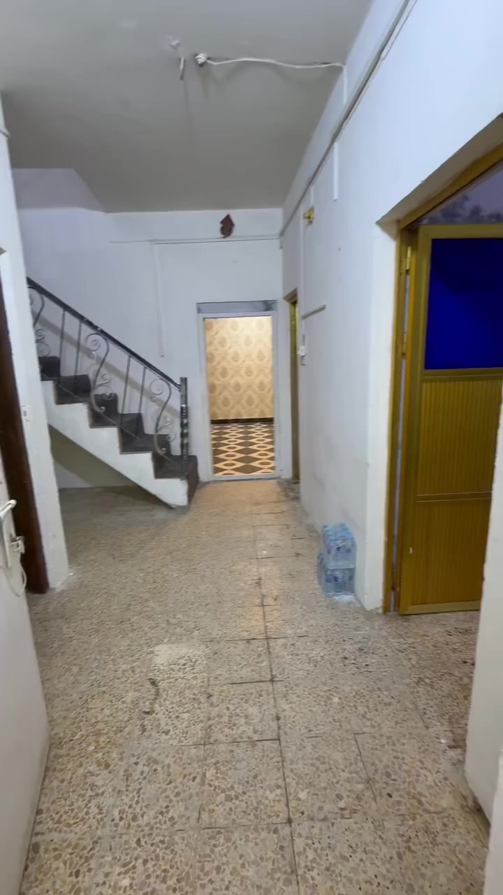 شقه ارضيه لاجار في المطيحه خلف المطاحن ع تبليط مباشرتآ تحتوي ع ديوانيه وصاله ومطبخ وصحيات وغرفتين منام وسطح ارضي معزوله باب ***********
