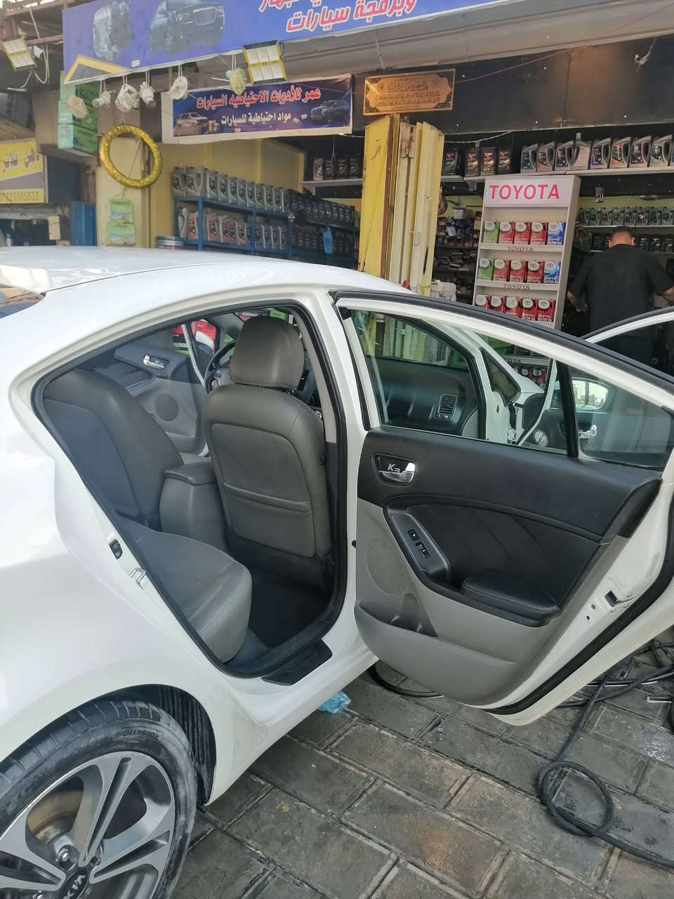 السلام عليكم كيا فورتي ٢٠١٤ أمريكي فول اتوماتيك مواصفات حادث باب خلفي السعر ١١٨ السيديه هاتف *********** رقم دولي بغداد بسمي نفس اليوم تحويل السياره جاهزه من كلشي على الفحص
