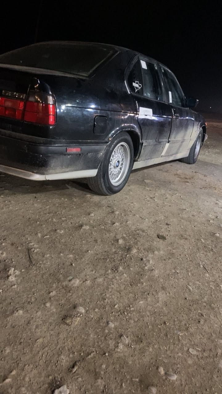 سلام و عليكم بيم 525  ً موديل ١٩٩١مه كينه 528 كه پس گير عادي. رقم هه وليره سنه وي له ٢٠٢٠ وه به سه ر جوه شرط گير و محرك و تحويل و غه رامه تاخم پيشه وه ي هه مووي تازه يه سياره يكي زور جوانه سعري 41 ورقه و معامله 
***********
