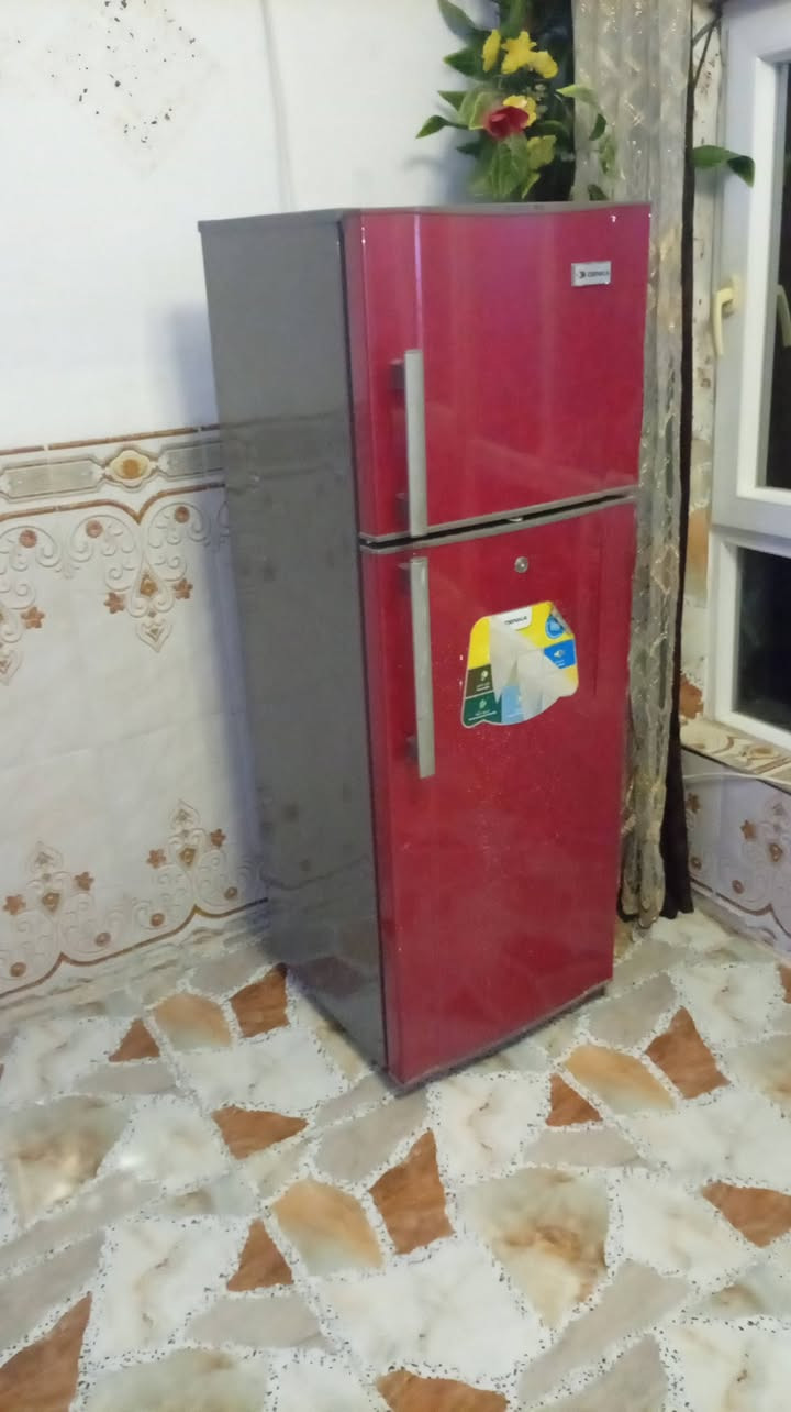 ثلاجه للبيع حجم. 12. نظيفه شرط الشغل السعر 120الف وبيها مجال الاتصال على الرقم التالي *********** @إشارة
