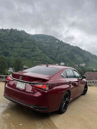 لكزز ES F Sport للبيع موديل 2022 السياره فول داخل لونين ماشيه 41  الف ...