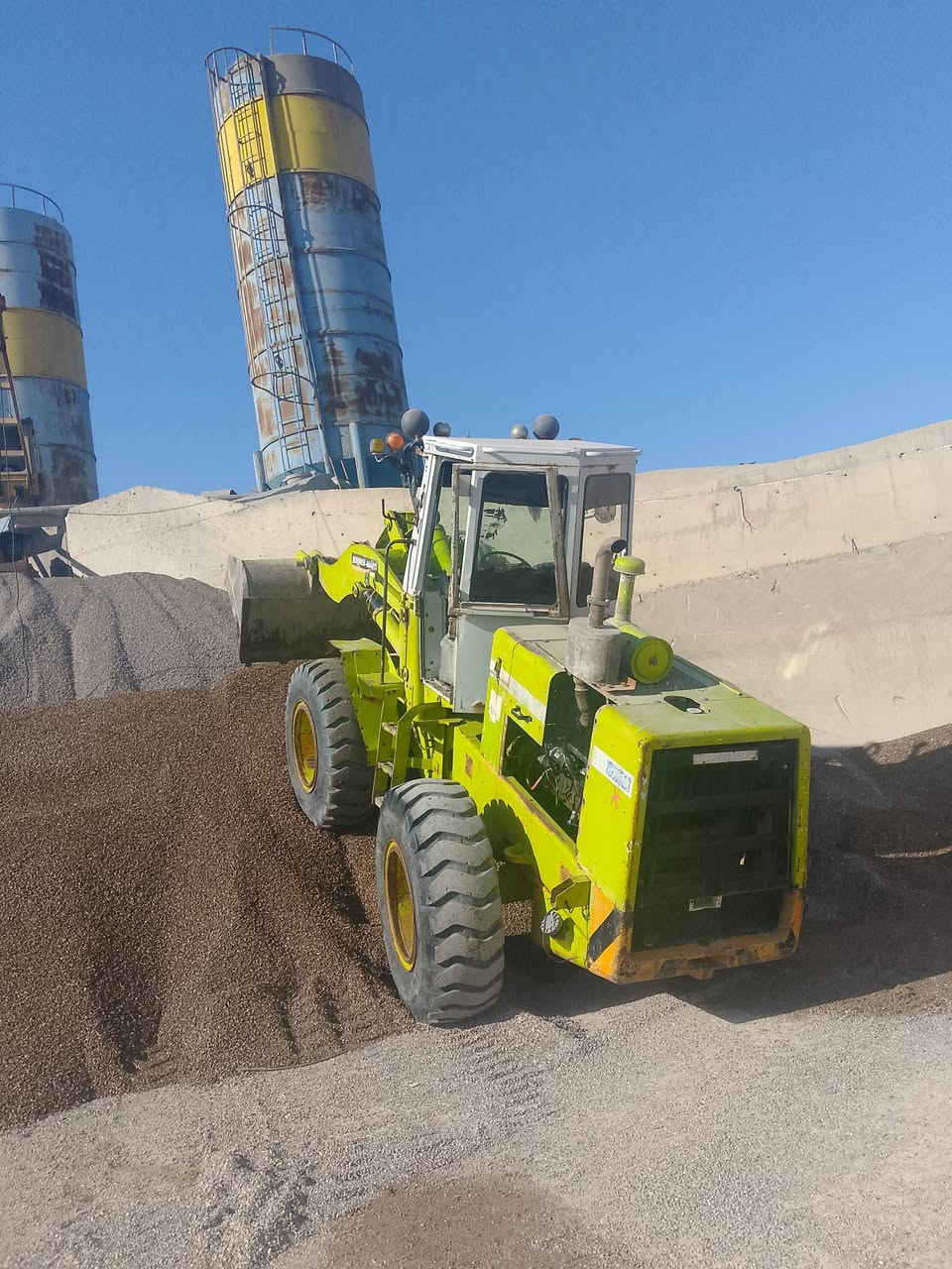 السلام عليكم شفل للبيع حجم 65/رقم/***********
