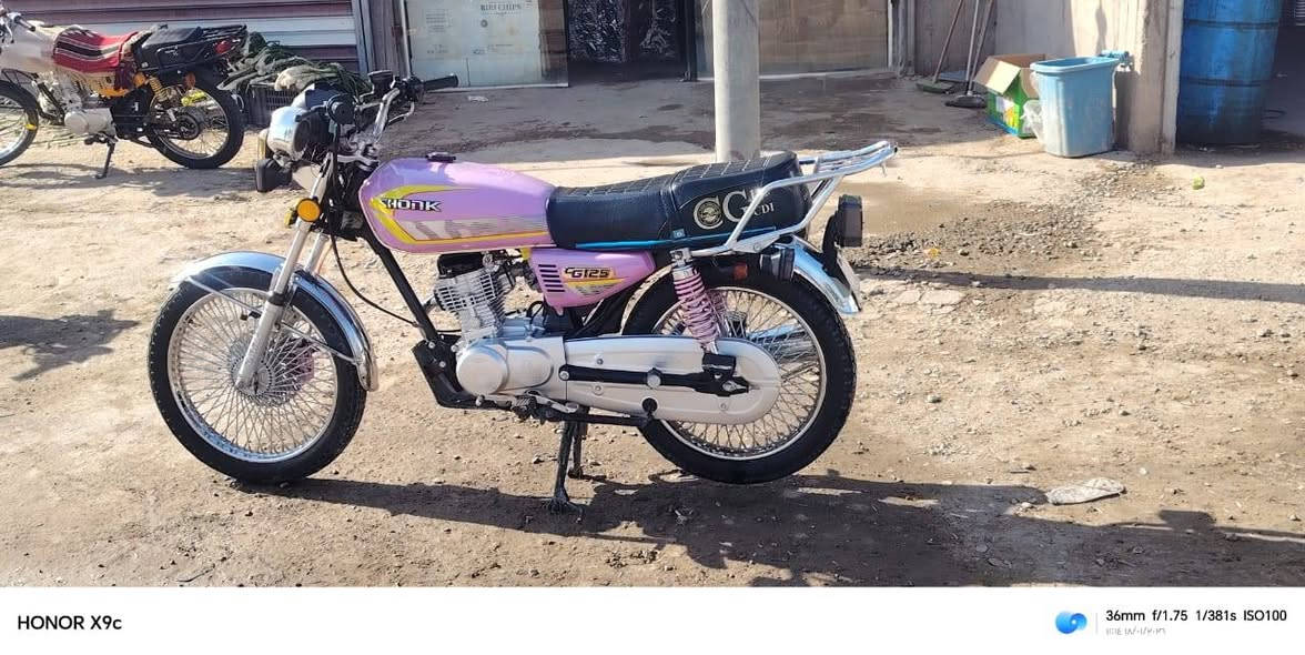 السلام عليكم شباب دراجه للبيع تايكر اوراق 2025 4كير كفاله عامه دراجه جديده ما ناقصها شي وضع شركه صارلها 3 أشهر طالعه من الوكيل مكان بابل القاسم جربوعيه سعر خاص مناسب الشراي بي خير ويدلل *********** بي وتساب واذا اكو مراوس سيفان 26  أو نامه شلامجه انطي فرق
