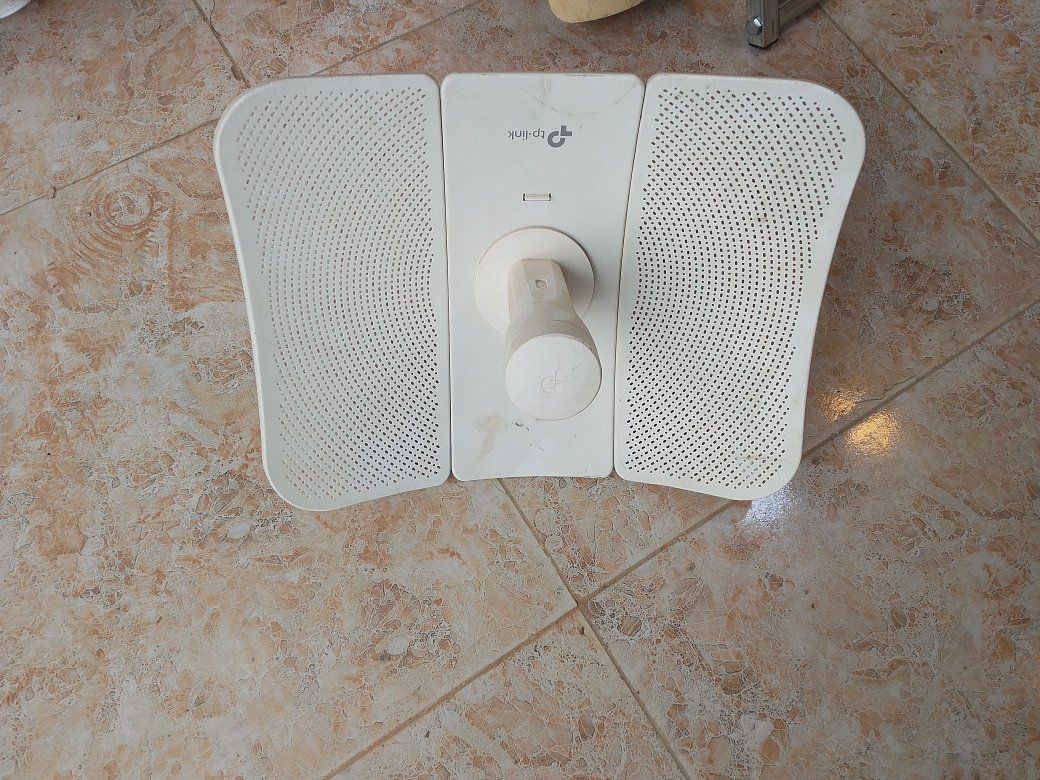 السلام عليكم 
(منضومة نت كامله للبيع)  نقص يوبي اس 
جديده بالكارتون (فقط النانو مستخدم يوم واحد) 
 النانو نوع (تيبلينگ)  راوتر جديد بالكارتون نوع (تيندا)  واير جديد بالكارتون (20) متر  السعر (70) (بيها مجال بسيط) 
المكان. الكرابله حي الزيتون 
تواصل (***********)
