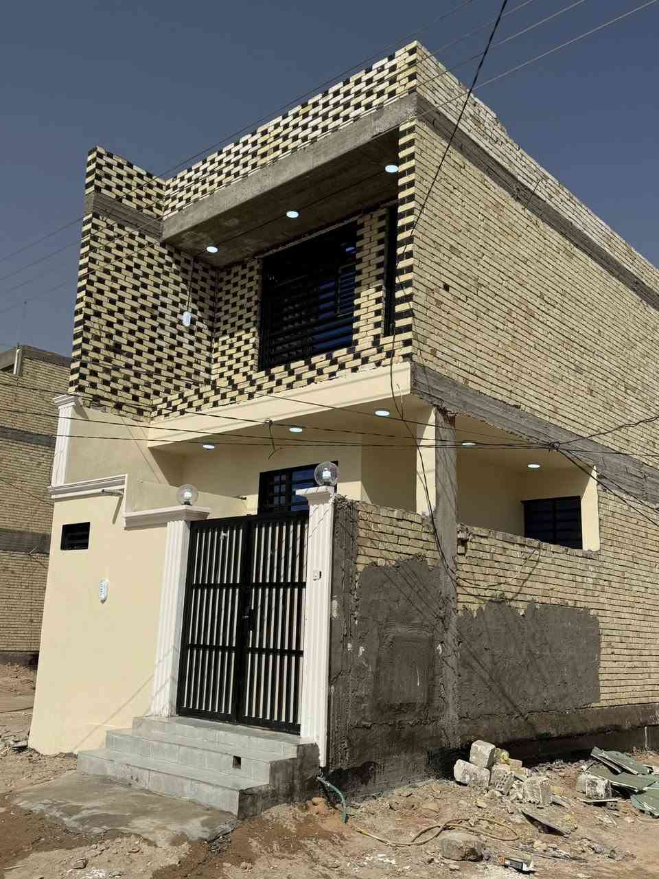 يا الله بيت ١٠٠م طابق ونص على ساحه موقع البيت حي النداء منطقه ٤٩بنيان درجه أولى طابوق جمهوري البيت كله جبس بورد منظومه كامرات عالي عن الشارع قريب ش٦٠ العرضي الاول البيت فارغ جاهز للسكن السعر ٩٥مع المجال للاستفسار اكثر اتصل ***********
