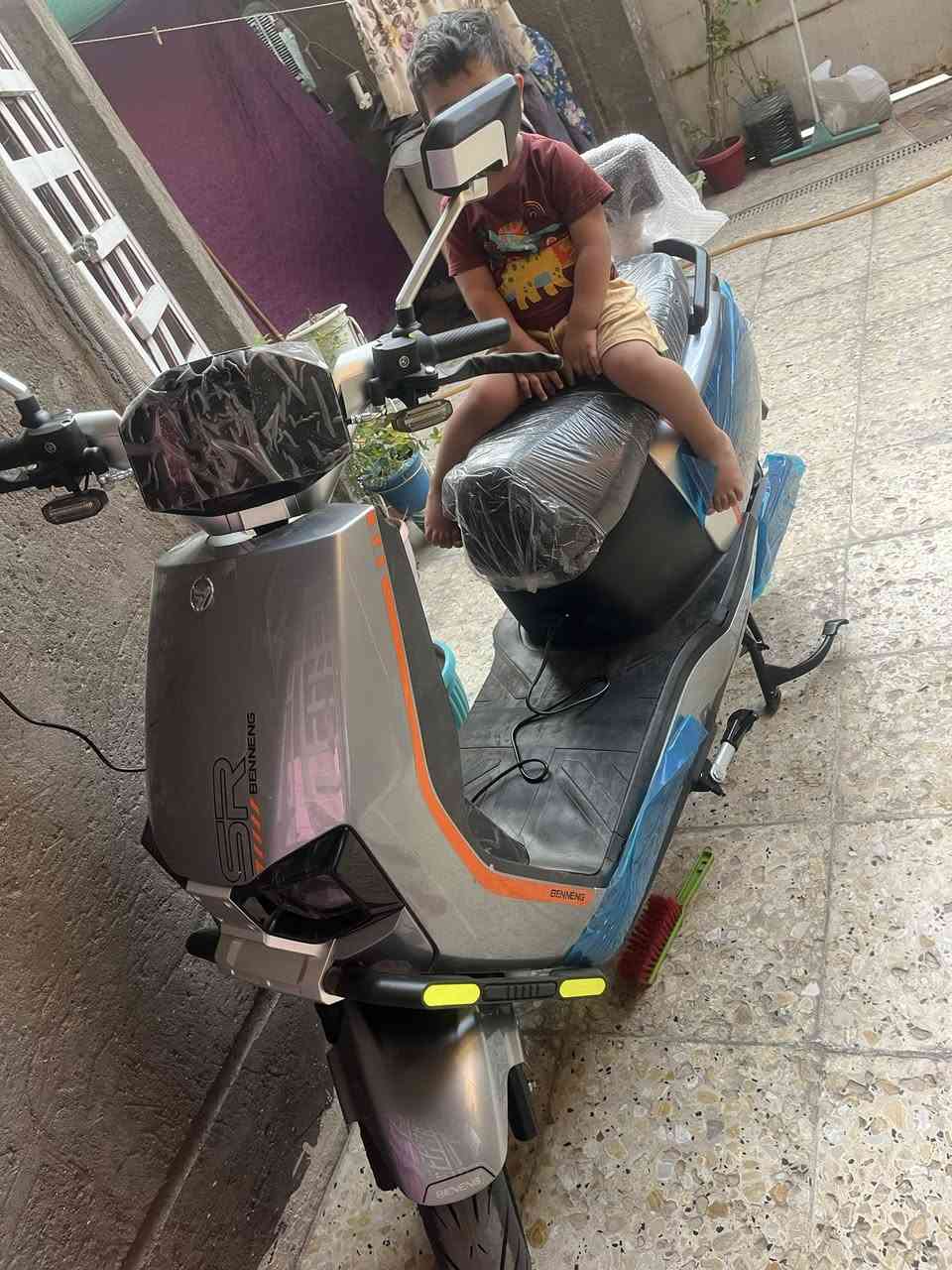 السلام عليكم دراجة شحن للبيع مستخدمة قليل وكاملة مابيها اي نقص سعرها 700 الف بطاريات 6 مسطرة الأصلية ملف 2000 عالية تاير 12 
مكاني بغداد ***********
