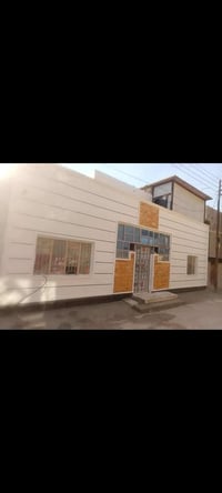 بيت للبيع المساحه 60 متر الواجهه 12 متر  السعر 70 وبي مجال يحتوي على: ...