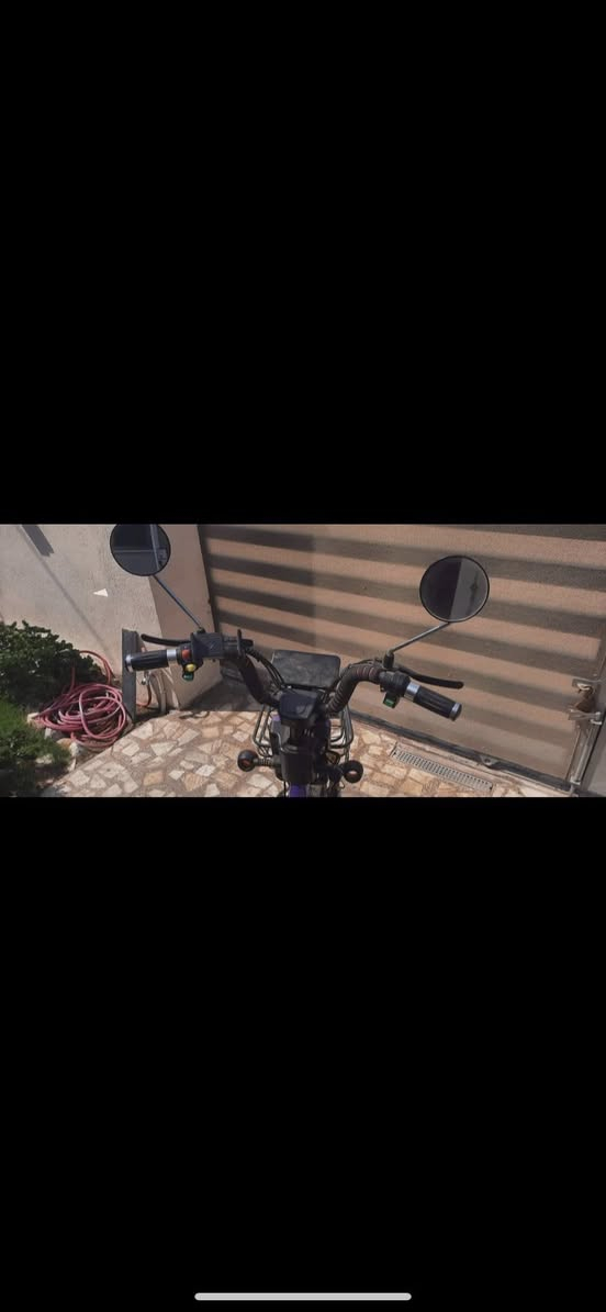 السلام عليكم .
دراجة شحن للبيع . 

المواصفات 👇🔥

شركة HIS 🤌

شاشة ايباد 

اشاير يسار + يمين ❤️‍🔥

سويج نسختين 🥶

بطاريات جديدة 100%100 

كشن طبي ⛑️

نضافة 100%100 
السعر 320 

رقم : ***********

متوفر واتساب 

ما موجود ماسنجر 

مكاني كربلاء حي التحدي
